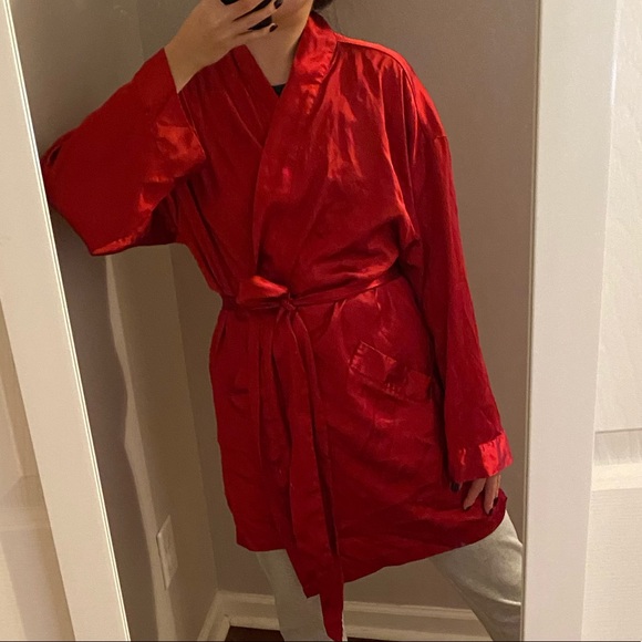 Victoria’s Secret red robe one size silky feel - Picture 5 of 5